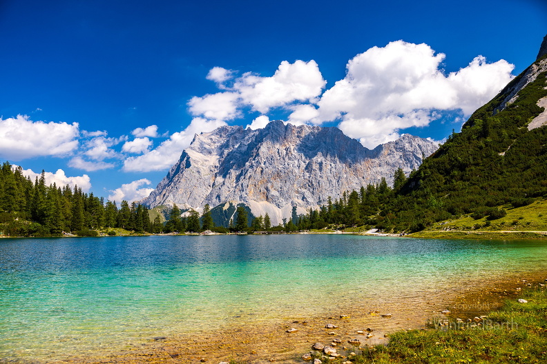 Seebensee_-Blickrichtung_Zugspitzmassiv.jpg