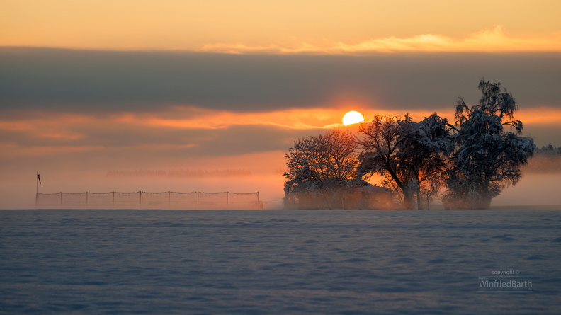 Sonnenaufgang_am_Modellflugplatz_Altshausen.jpg