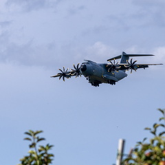 A400M im Landeanflug in Friedrichshafen