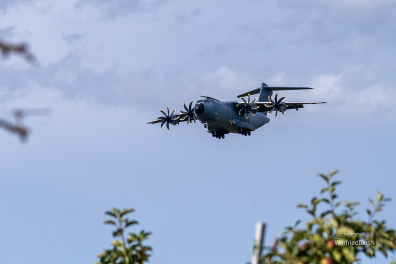 A400M_im_Landeanflug_in_Friedrichshafen.jpg