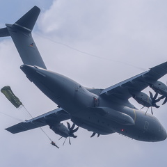 A400 Bundeswehr Fallschirmspringer ueben Wasserlandungen vor Bodman-Ludwigshafen