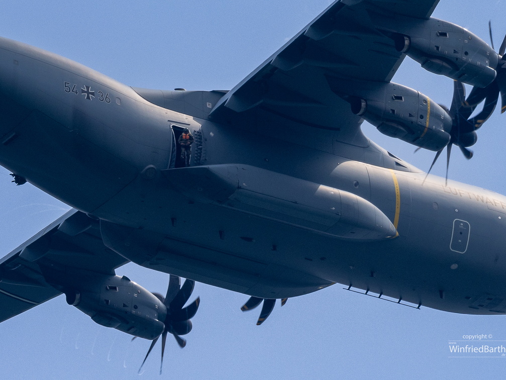 A400 Bundeswehr Fallschirmspringer ueben Wasserlandungen vor Bodman-Ludwigshafen 2