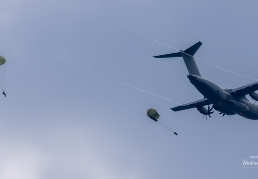 A400 Bundeswehr Fallschirmspringer ueben Wasserlandungen vor Bodman-Ludwigshafen 3