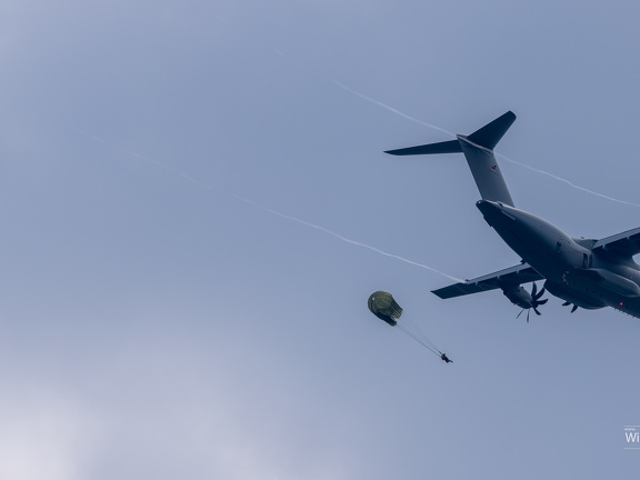 A400 Bundeswehr Fallschirmspringer ueben Wasserlandungen vor Bodman-Ludwigshafen 3