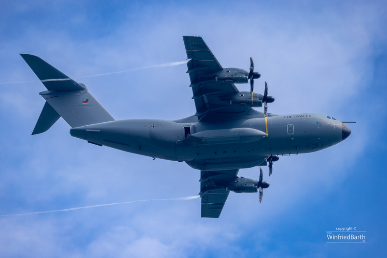 A400_Bundeswehr_Fallschirmspringer_ueben_Wasserlandungen_vor_Bodman-Ludwigshafen_4.jpg