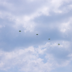 Bundeswehr Fallschirmspringer ueben Wasserlandungen vor Bodman-Ludwigshafen 2